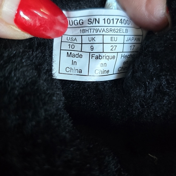 UGG - Picture 6 of 17